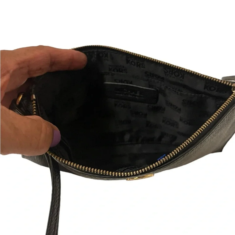 MICHAEL KORS Fulton Solid Black Leather Zip Clutch Wristlet EUC